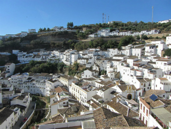 Tra i pueblos blancos in Andalusia: il curioso Setenil de la bodegas
