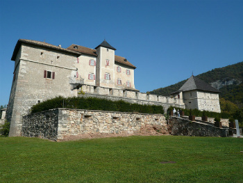 Castel Thun, in Val di Non, splendido maniero medievale tra le mele…