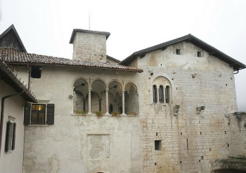 Al Castello di Stenico con un occhio alle cascate e uno alla valle