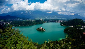 Bled e il suo famoso lago, uno specchio blu tra le montagne
