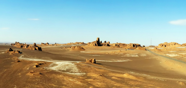Il deserto iraniano con i suoi kalut